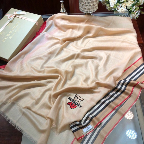 BURBERRY   scarf - Picture 3 of 8